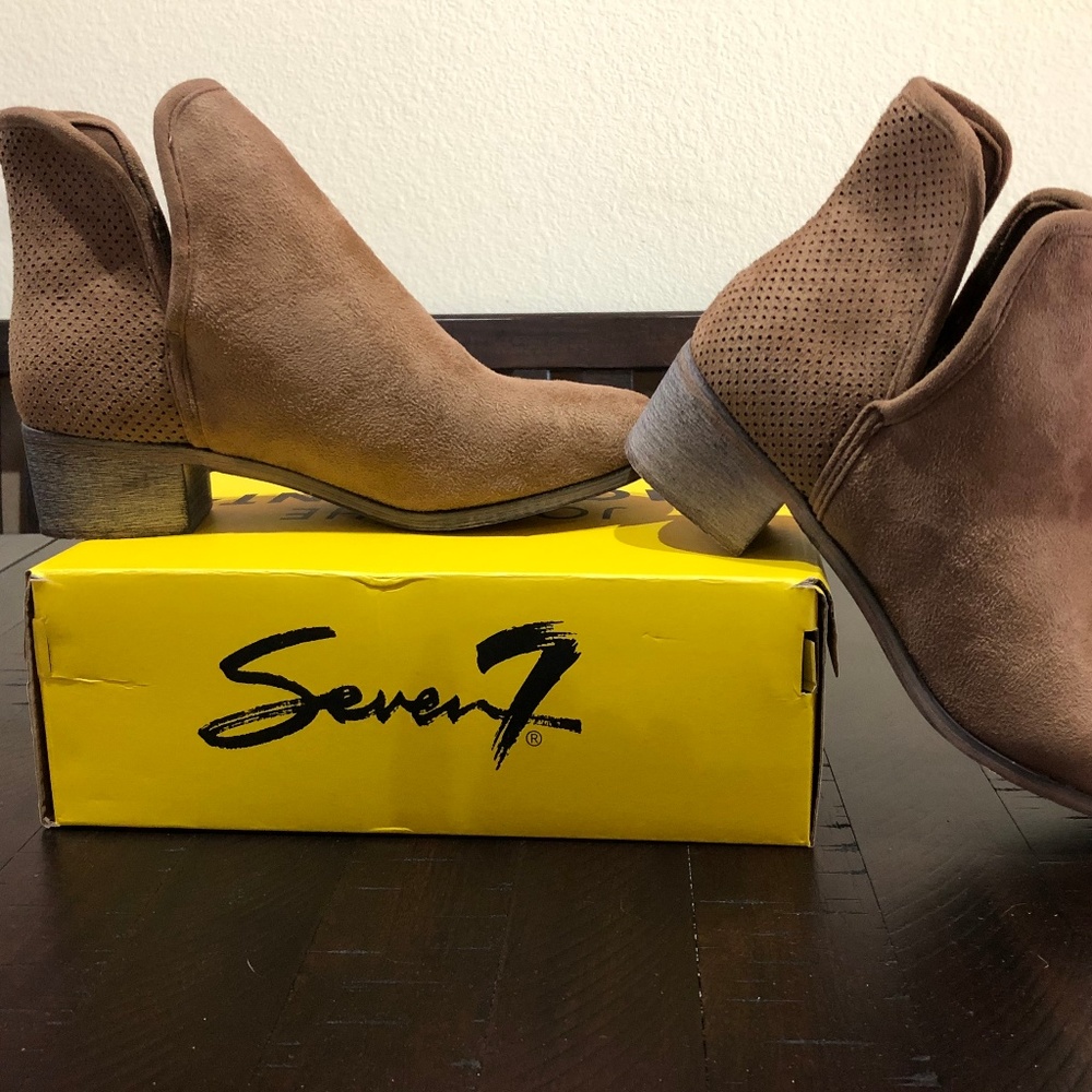 BNWT SEVEN7 👢 BOOTS